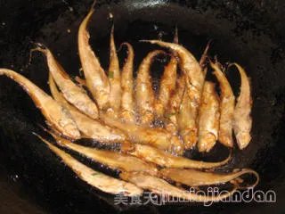 烤汁凤尾鱼