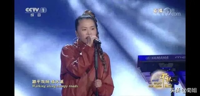 谭维维改编的摇滚《敢问路在何方》,为何大家反响如此强烈?