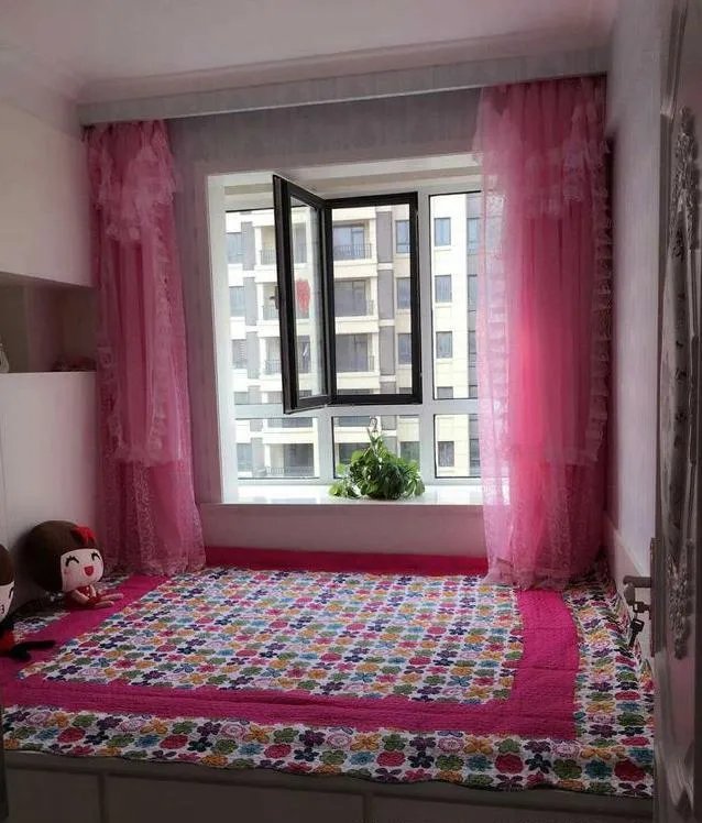 夫妻俩住进昆明婆婆装修的婚房,看到厕所媳妇就崩溃了