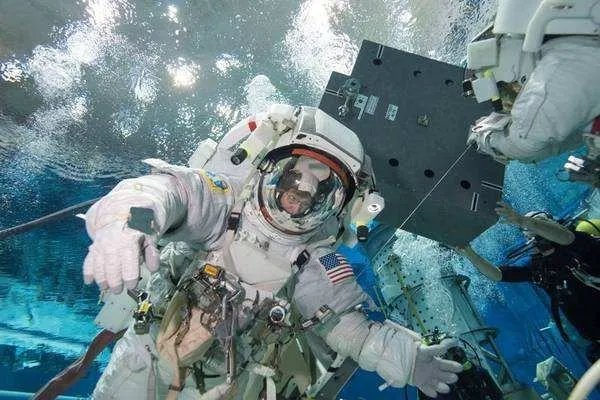 玛雅石板画着宇航员操作飞船、火箭，难道真的是外星文明吗？