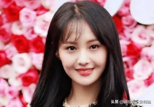 郑爽直播事件,是职业素养问题,还是真性情使然?
