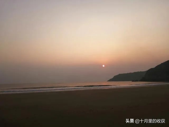 驴友拿出她的吃的跟我们分享