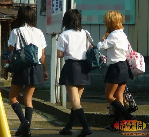 日本妹子校服实拍 清纯又邪恶的少女身体