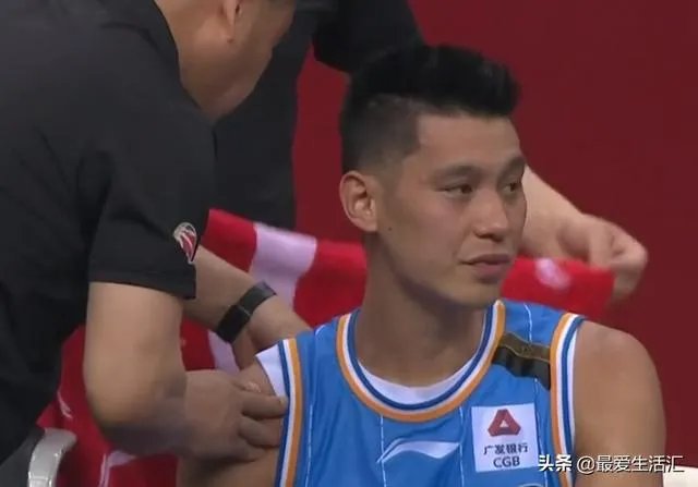 首钢和新疆队比赛中,得分状态最好的林书豪在末节坐冷板凳,这是怎么回事?