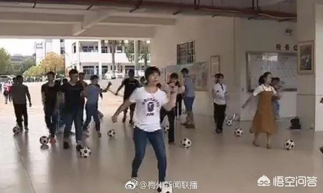 网曝梅州推出足球舞教学视频,舞跳了三分钟足球却一动没动,引起网友怒喷,你怎么看?