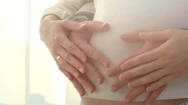 郑州怀八胞胎女子仅18岁,她为何会怀上八胞胎呢?