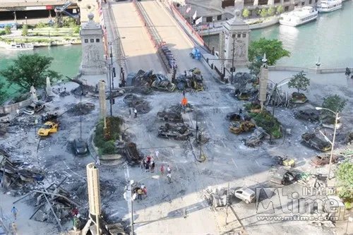 《变形金刚3》海报首次亮相 剧透、花絮大揭秘
