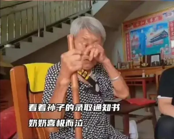 父母溺亡奶奶卖菜供孙子考上985,寒门出贵子,是否变得越来越难?