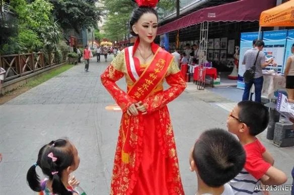 这些美女机器人满足你的所有想象!外貌形态好逼真!