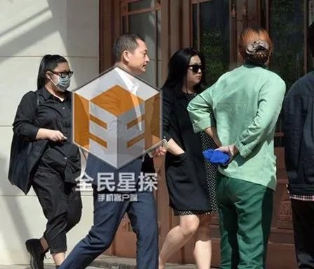 张铁林现在的妻子是谁:张铁林谈感情现任老婆曝光