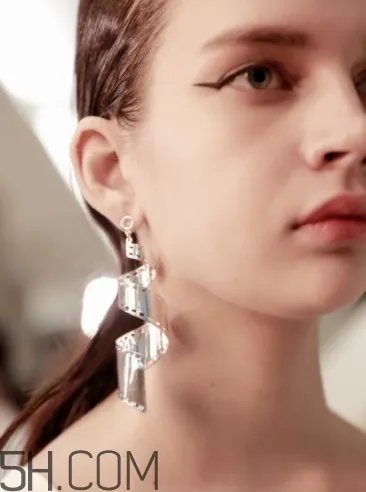 2018流行什么妆容?2018女性流行妆容