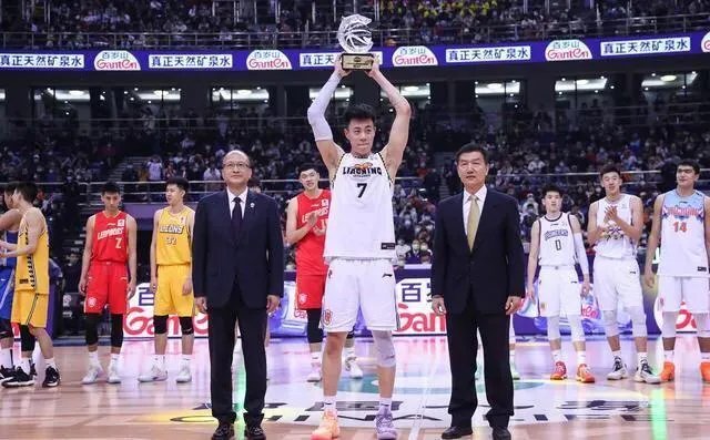 张镇麟为什么在季后赛中哑火,难道是为总决赛留力吗?