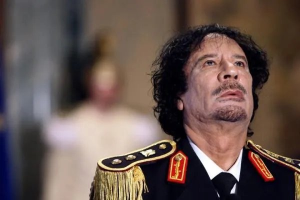 卡扎菲推翻了伊德里斯王朝,架子大的他当年访华时到底有多牛?