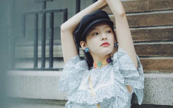 如何评价章若楠的颜值?
