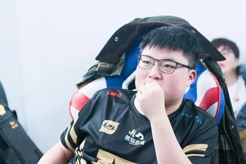 你如何评价Uzi加入BLG这件事?