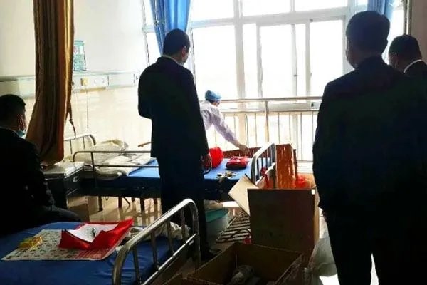 患者霸占病房6年,占用公共资源的行为如何处理?