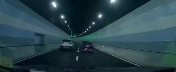 恶意别车泼咖啡有感:黑车刑拘大快人心,不文明驾驶也要不得