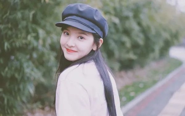 如何评价章若楠的颜值?