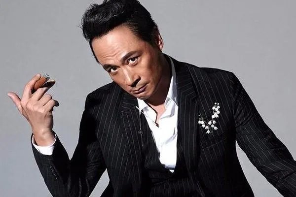 吴镇宇和王丽萍两人结婚18年,王丽萍从来都没有做过一顿饭,吴镇宇到底有多宠老婆?