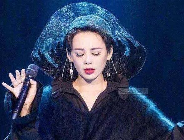 唯一不怵宁静的是张雨绮,两人把杜华怼翻,却让人好感度最高。后来怎样?
