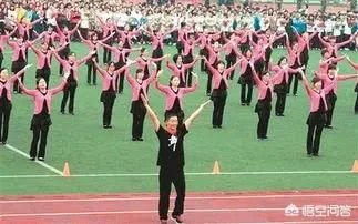 广场舞大妈,是如何成为人们心中的热门?