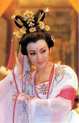 马苏在最新一期《国家宝藏》扮杨贵妃惊艳四座,哪些女明星扮过杨贵妃?