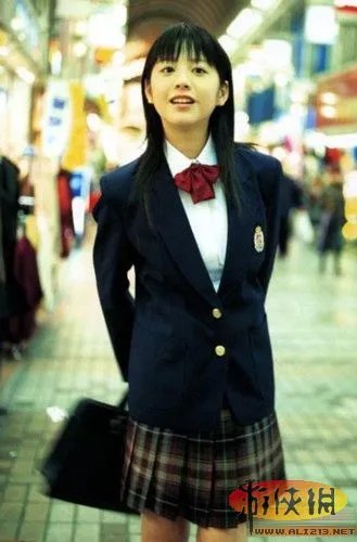 日本妹子校服实拍 清纯又邪恶的少女身体