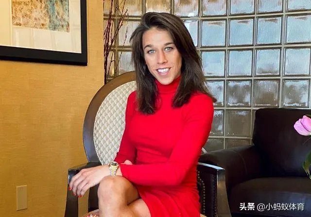 UFC冠军赛后,乔安娜需要进行整形手术而张伟丽却完全不需要,这是为什么?你怎么看?