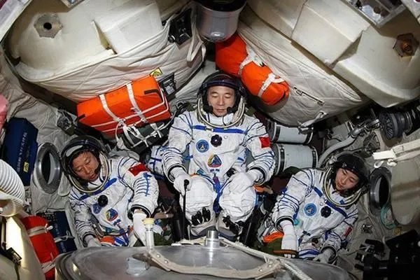 玛雅石板画着宇航员操作飞船、火箭,难道真的是外星文明吗?