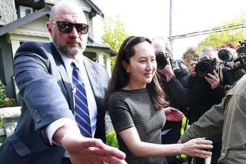 孟晚舟把电子脚镣带成了时尚单品，你觉得她的心理素质有多强大？