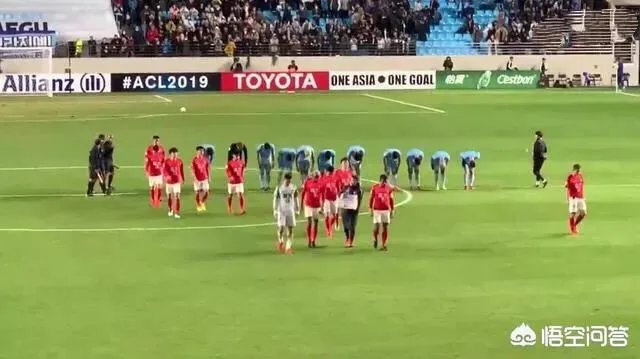 大邱球员疑似集体向恒大球员鞠躬,这是韩国足球文化还是在送别过气的亚冠冠军?