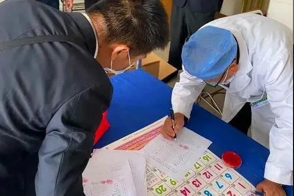 患者霸占病房6年,占用公共资源的行为如何处理?