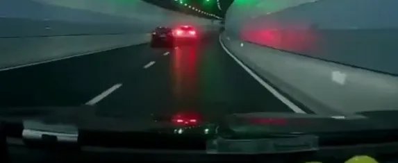 恶意别车泼咖啡有感:黑车刑拘大快人心,不文明驾驶也要不得