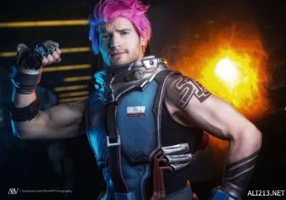 大屁股谁人不爱？《守望先锋》超神级Cosplay图赏