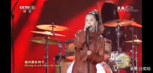 谭维维改编的摇滚《敢问路在何方》,为何大家反响如此强烈?