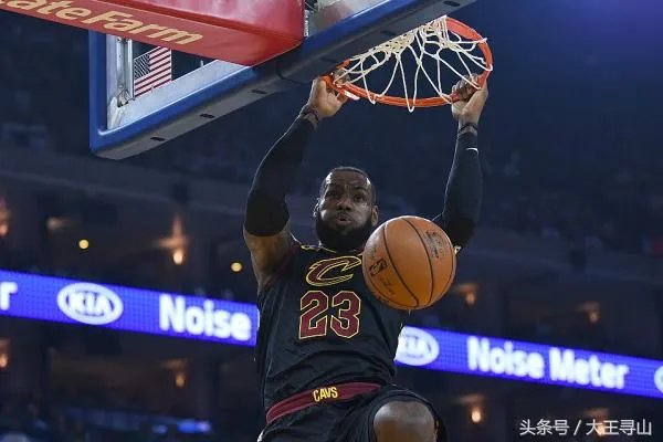 杜兰特防守犯规,裁判判詹姆斯失误,你怎么看?