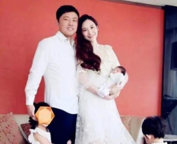 六年生四胎,吴佩慈这豪门媳妇还没转正吗?