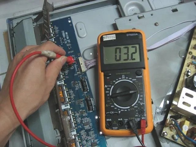万用表怎么测量电压
