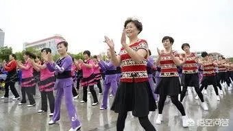 广场舞大妈,是如何成为人们心中的热门?