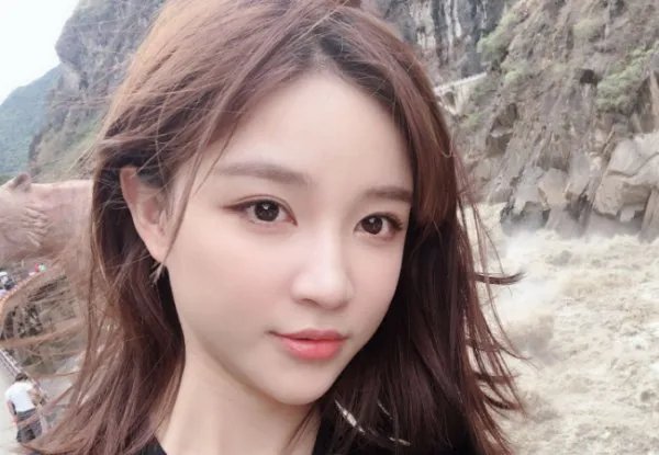 同样是王思聪的前女友,雪梨是凭借什么自创品牌,身价过亿成为豪门网红?