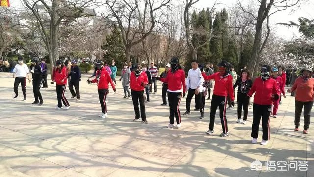 广场舞大妈,是如何成为人们心中的热门?