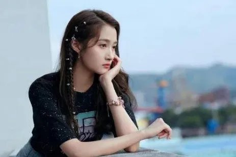 江疏影关晓彤什么关系,关晓彤为何要给三十而已剧组配音?