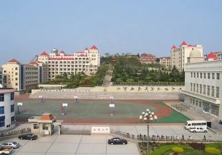 19岁女教师请假被骂，校长句句爆粗语，人民教师如何正确维权？