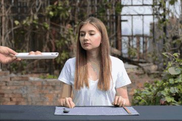 纪录片《舌尖上的中国》和《流行世界的美食》比较有哪些异同?