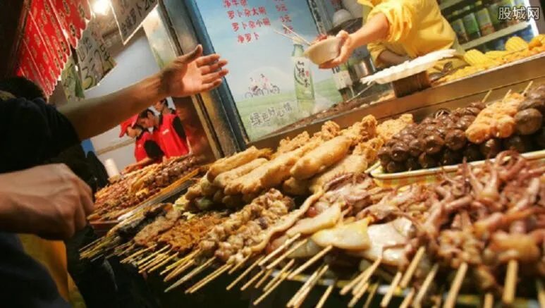 吃网红串串店腹泻怎么回事 街边有名小吃不能买了吗