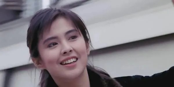 王祖贤近照曝光,被网友质疑整容,与年轻时的照片对比,判若两人,你咋看?