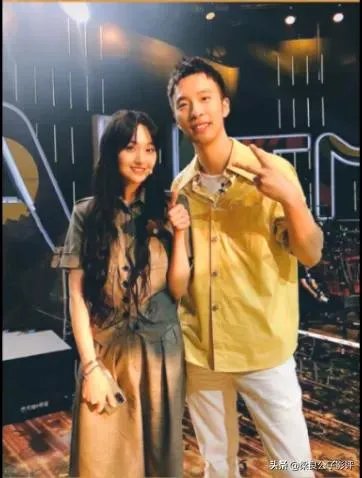 郑爽直播事件,是职业素养问题,还是真性情使然?