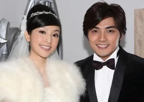 贺军翔老婆孩子照片曝光 其初恋女友“机车女”