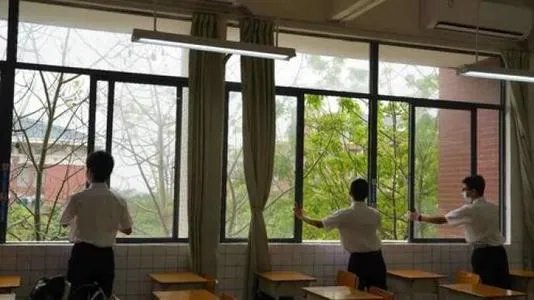 教育部表示“高校错峰放假离校”，那放假是延迟还是提前？
