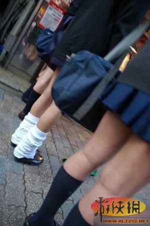 日本妹子校服实拍 清纯又邪恶的少女身体
